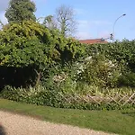 Au Chateau Blanc 2* Saint-Aubin-lès-Elbeuf