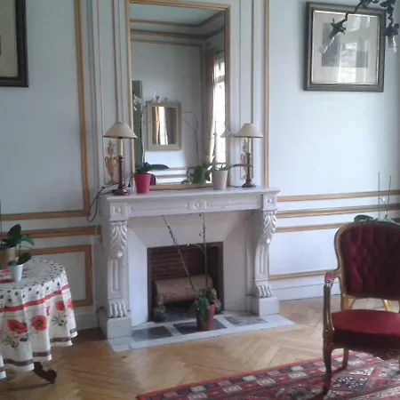 Au Chateau Blanc 2* Saint-Aubin-lès-Elbeuf